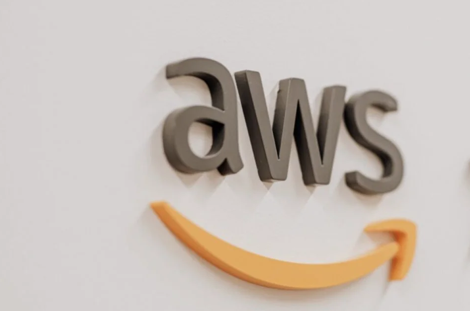 Pusat Data Amazon Web Services di UEA Terbakar Layanan Cloud Terguncang